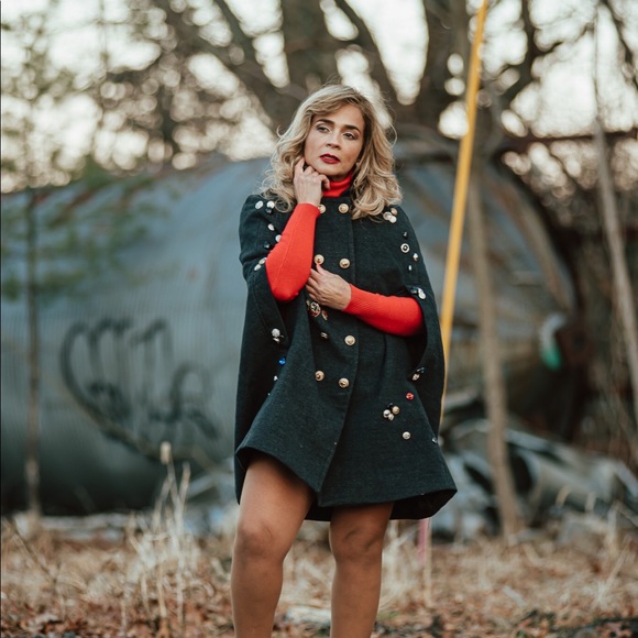 Cape - Picture 2 of 6